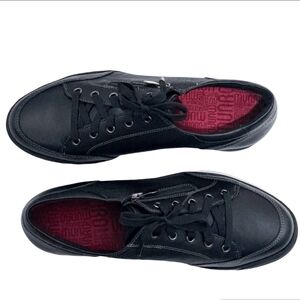 Munro Gabbie Athletic ultra lightweight leather sneaker